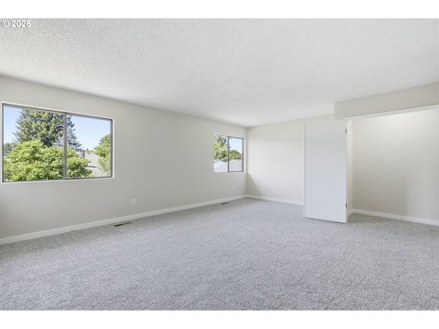 9445 Sw SUMMERFIELD Dr, Tigard, OR 97224