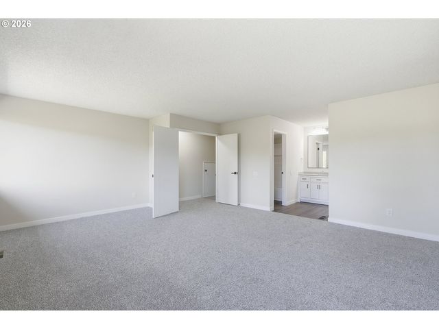 9445 Sw SUMMERFIELD Dr, Tigard, OR 97224