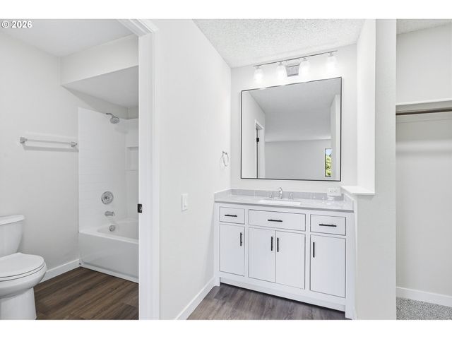 9445 Sw SUMMERFIELD Dr, Tigard, OR 97224