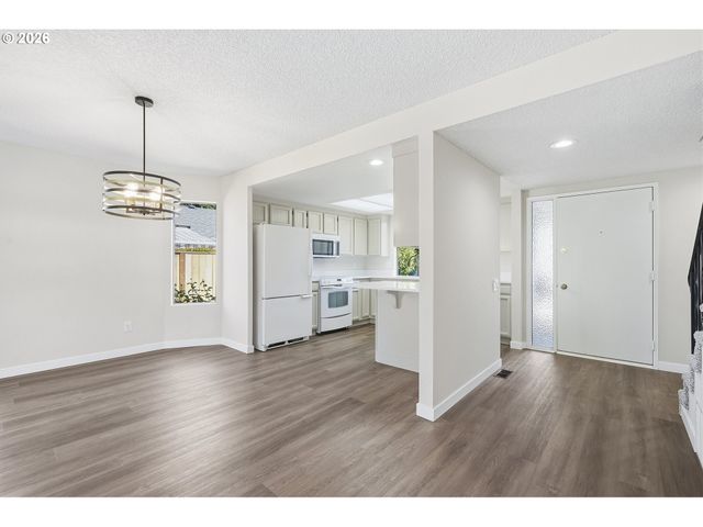 9445 Sw SUMMERFIELD Dr, Tigard, OR 97224