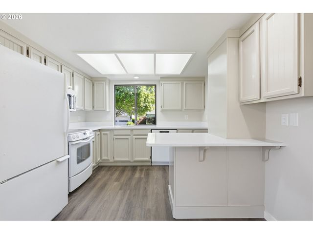 9445 Sw SUMMERFIELD Dr, Tigard, OR 97224