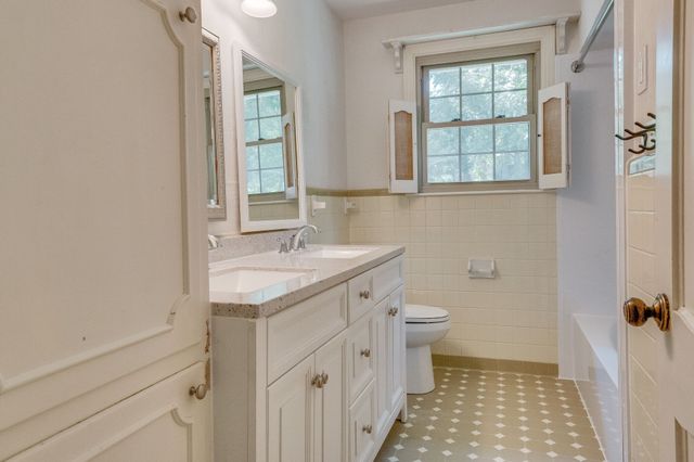 327 Westchester Dr, Madison, TN 37115