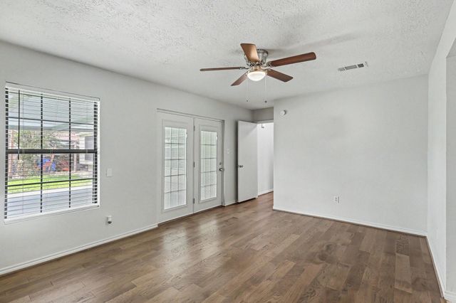 16422 Hibiscus Lane, Friendswood, TX 77546