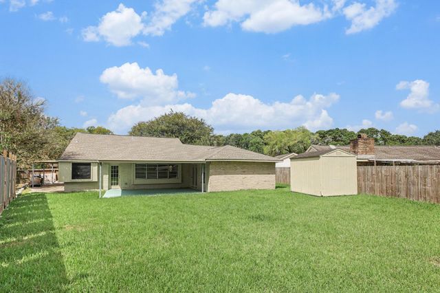 16422 Hibiscus Lane, Friendswood, TX 77546