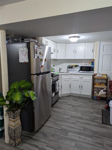 86-15 BRITTON Ave, Elmhurst, NY 11373