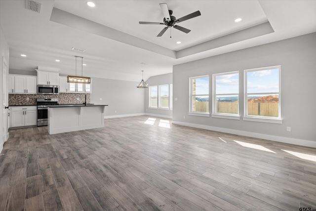 16529 Crossing Circle, Lindale, TX 75771