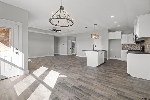 16529 Crossing Circle, Lindale, TX 75771