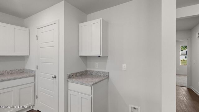 228 Raulston Drive, Byram, MS 39272