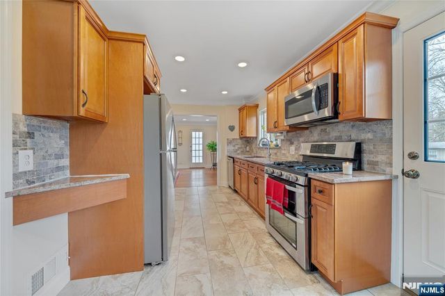 157 Glenbrook Parkway, Englewood, NJ 07631
