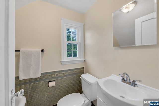 157 Glenbrook Parkway, Englewood, NJ 07631