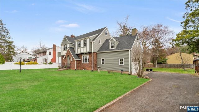 157 Glenbrook Parkway, Englewood, NJ 07631