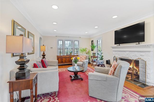 157 Glenbrook Parkway, Englewood, NJ 07631