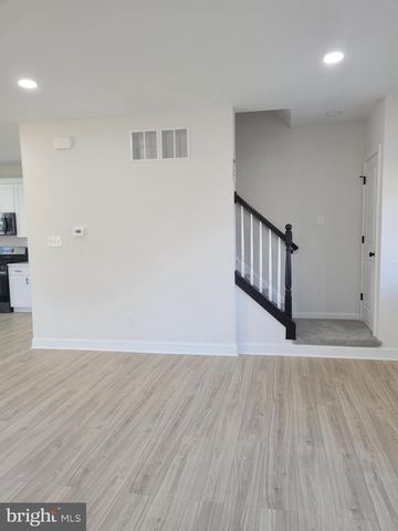 101 HEATHERWOOD DR, Vineland, NJ 08360