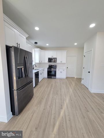 101 HEATHERWOOD DR, Vineland, NJ 08360