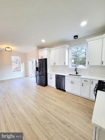 101 HEATHERWOOD DR, Vineland, NJ 08360