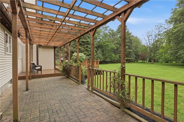 303 Maidstone Drive, Webster, NY 14580