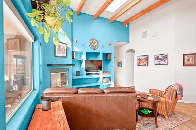 6 Lobo, Santa Fe, NM 87508
