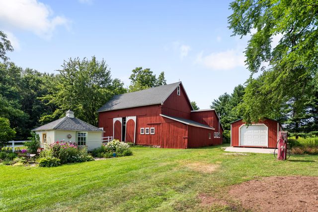 6475 Olive Branch Road, Galien, MI 49113