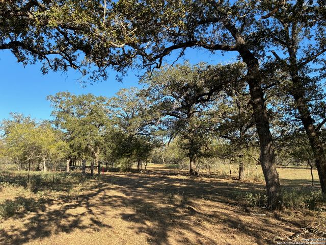 413 BATEY RD, Seguin, TX 78155