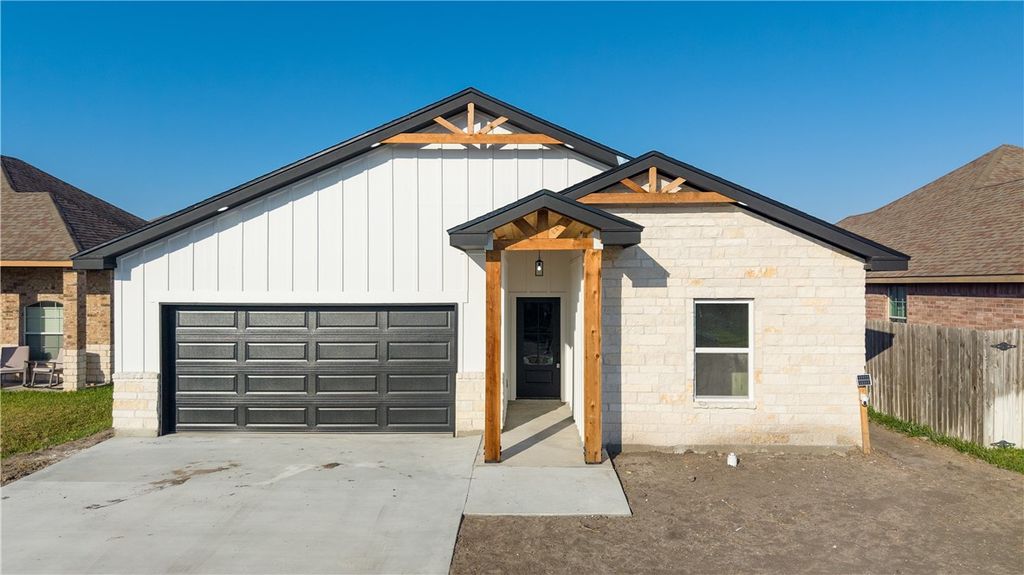 2911 Alice Lane, Kingsville, TX 78363