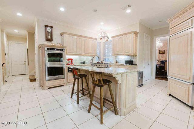 101 Summer Lake Drive, Ridgeland, MS 39157