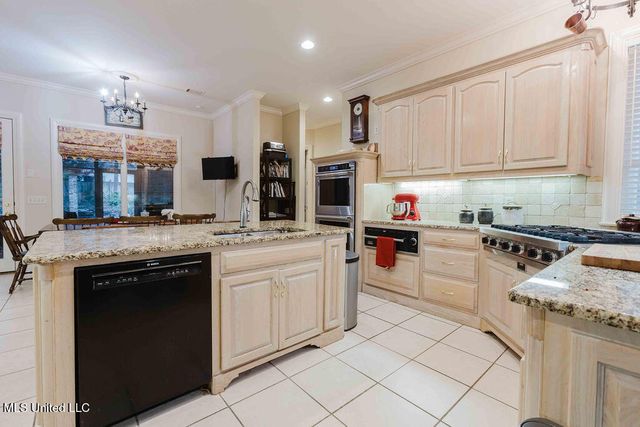 101 Summer Lake Drive, Ridgeland, MS 39157