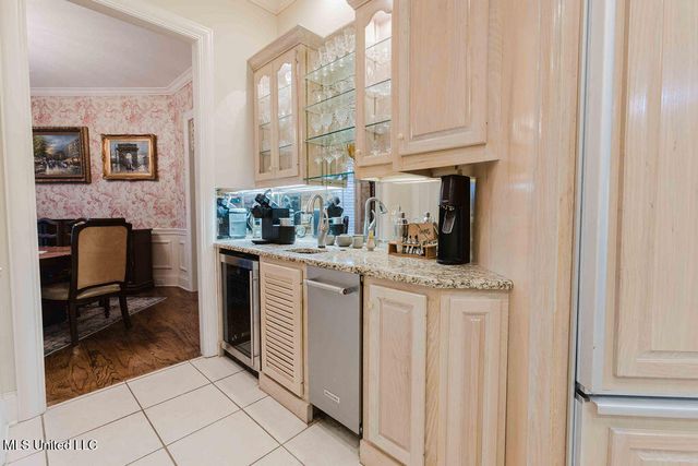 101 Summer Lake Drive, Ridgeland, MS 39157