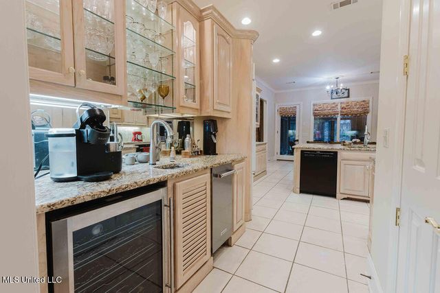 101 Summer Lake Drive, Ridgeland, MS 39157