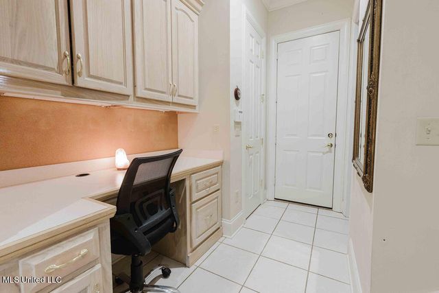 101 Summer Lake Drive, Ridgeland, MS 39157