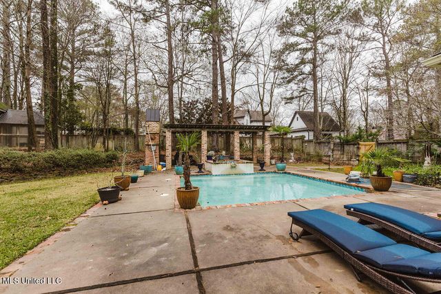 101 Summer Lake Drive, Ridgeland, MS 39157