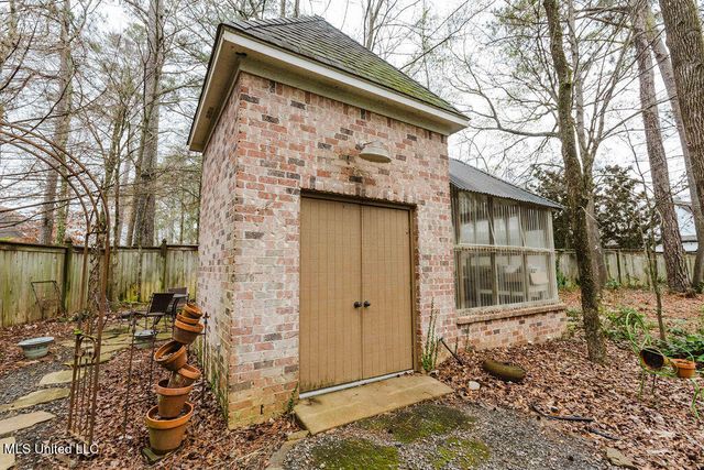 101 Summer Lake Drive, Ridgeland, MS 39157