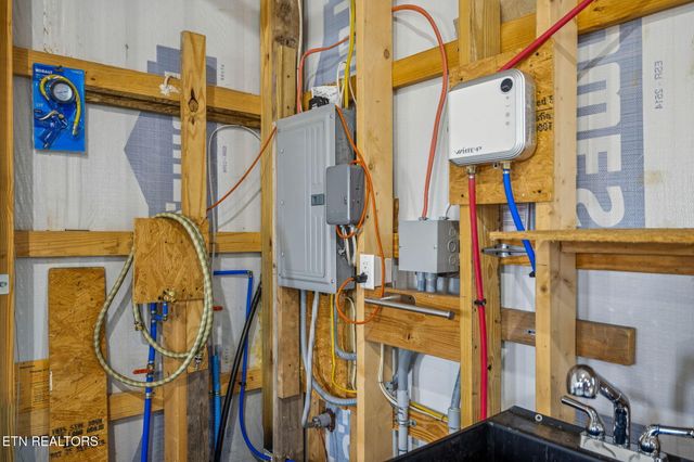 106 Oak Hill Drive, Jamestown, TN 38556