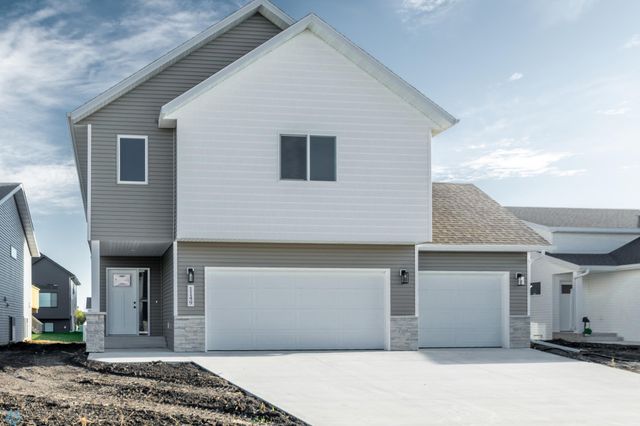 1149 60th Avenue W, West Fargo, ND 58078