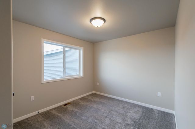 1149 60th Avenue W, West Fargo, ND 58078