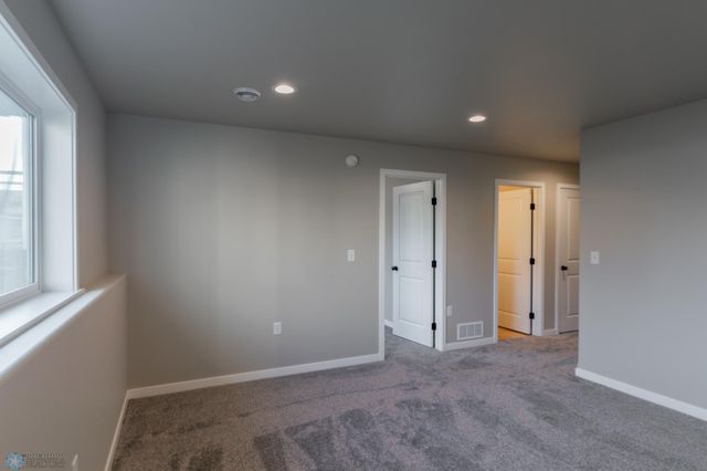 1149 60th Avenue W, West Fargo, ND 58078