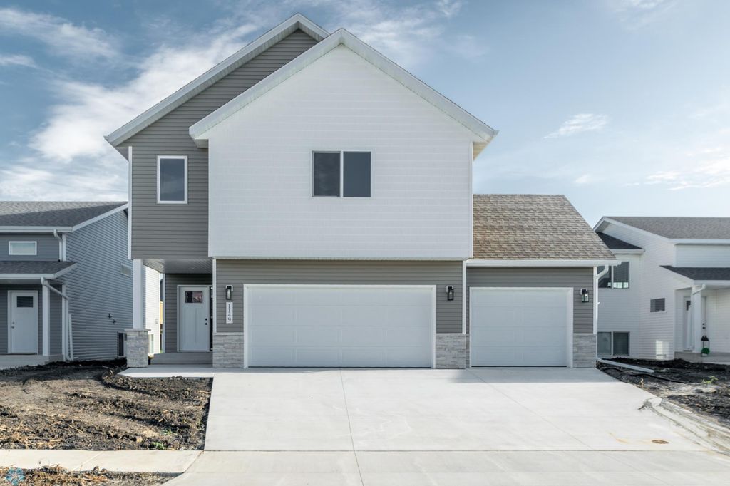 1149 60th Avenue W, West Fargo, ND 58078