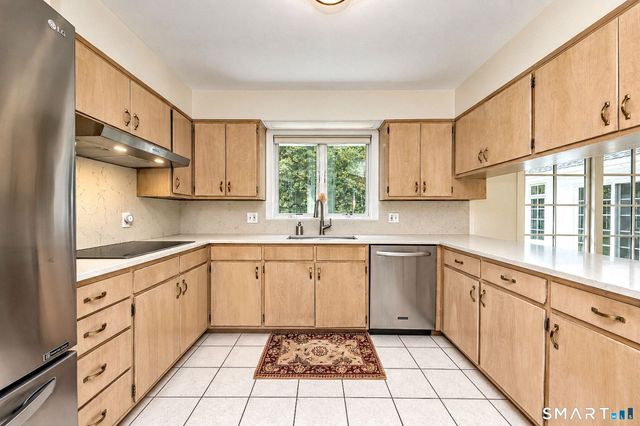 8 Applewood Drive, Cheshire, CT 06410