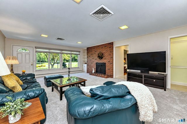 8 Applewood Drive, Cheshire, CT 06410