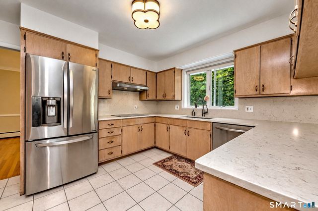 8 Applewood Drive, Cheshire, CT 06410