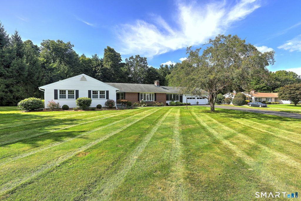 8 Applewood Drive, Cheshire, CT 06410