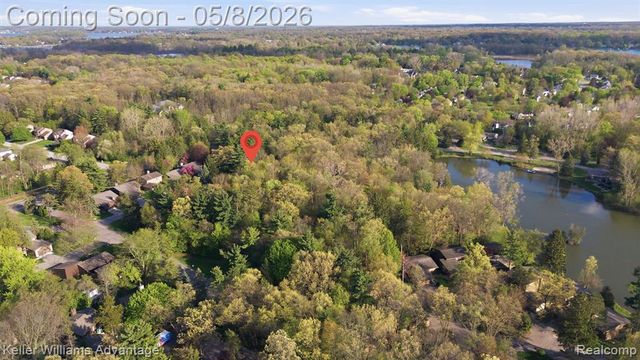 6545 Red Cedar Lane, West Bloomfield, MI 48324