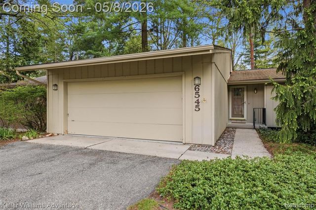 6545 Red Cedar Lane, West Bloomfield, MI 48324