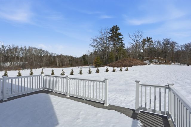 26 Bluebird Ln, Groton, MA 01450