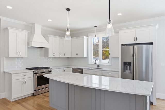 26 Bluebird Ln, Groton, MA 01450