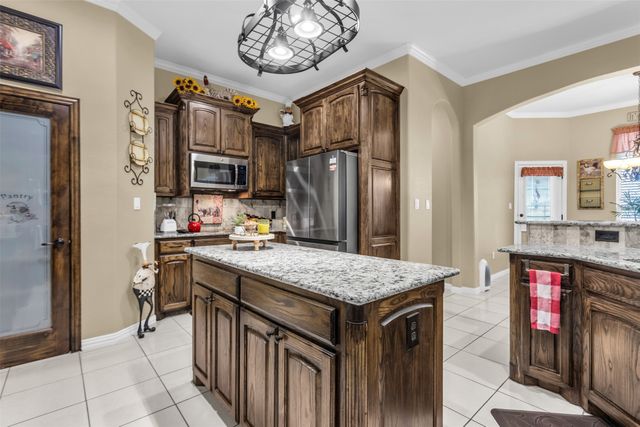 7732 Fall Creek Road, Terrell, TX 75160