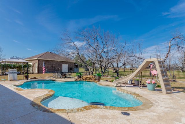 7732 Fall Creek Road, Terrell, TX 75160
