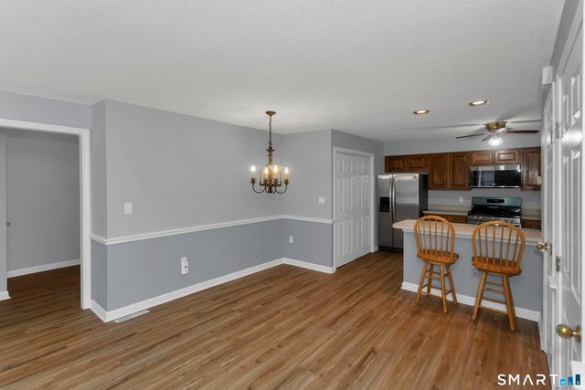 201 Ashmead Commons 201, Enfield, CT 06082