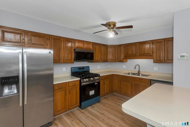 201 Ashmead Commons 201, Enfield, CT 06082