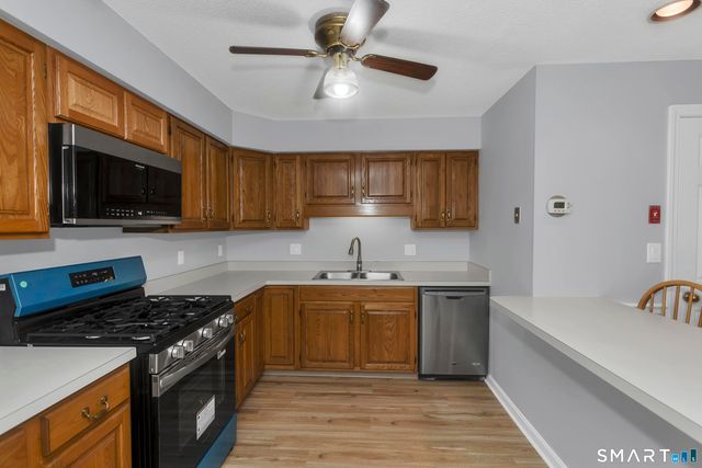 201 Ashmead Commons 201, Enfield, CT 06082