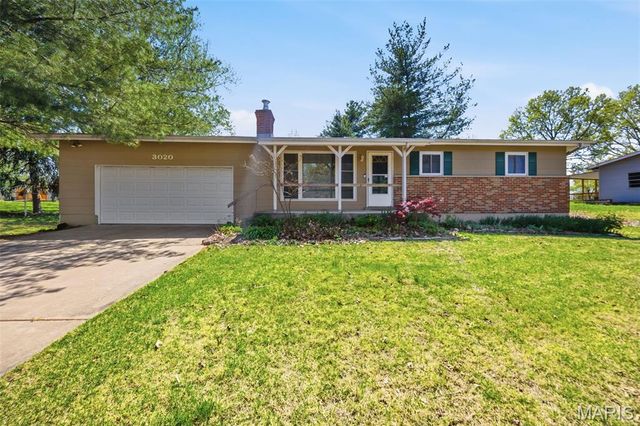 3020 Nettie Dr, Mehlville, MO 63129